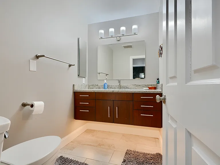 10 E Lee St #706 — Photo 25
