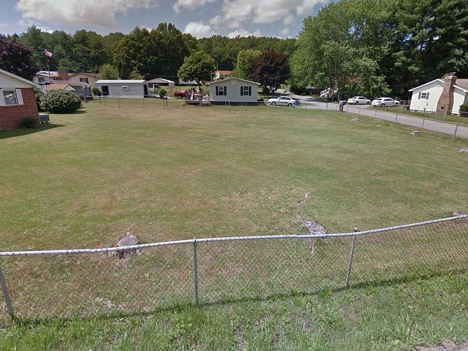 2nd image of 121 Grandview Rd