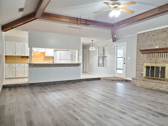 4th image of 202 Karen Dr
