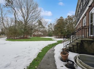 5 Wedgewood Dr, Coram, NY 11727