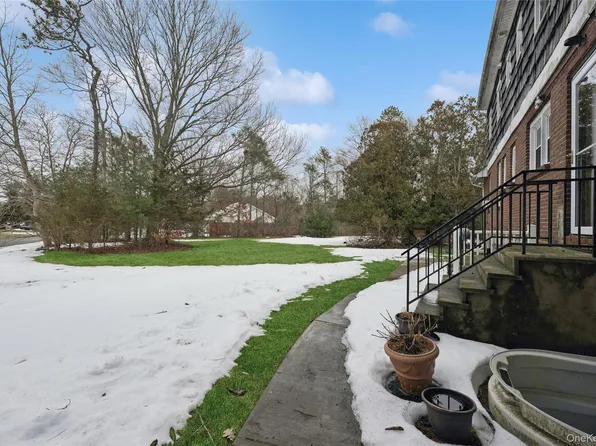 5 Wedgewood Drive, Coram, NY 11727