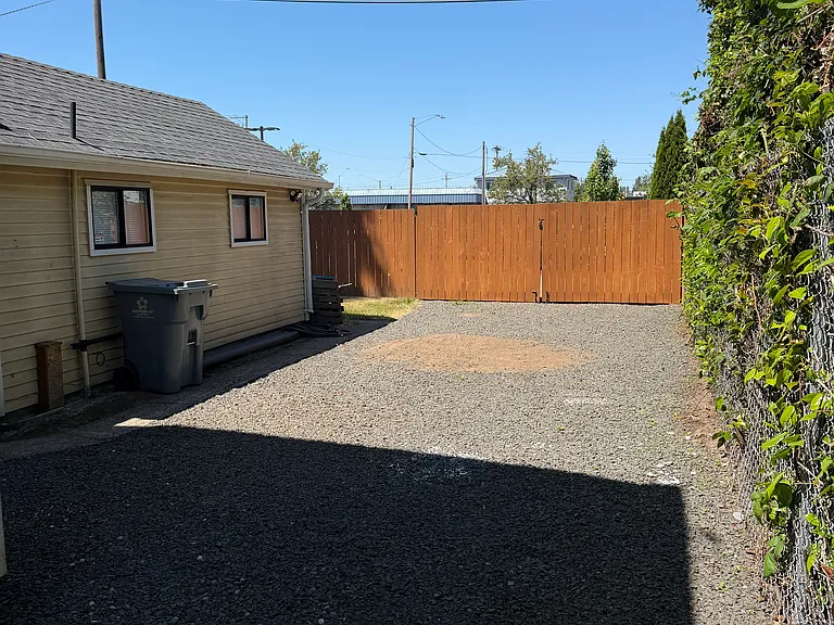 1025 10th Ave SE — Photo 5