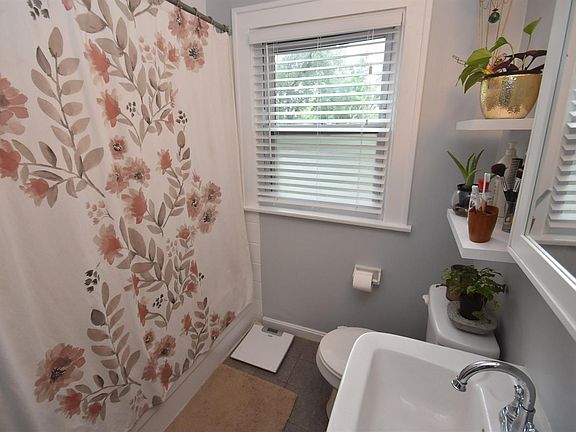 4th image of 3139 Auten Ave