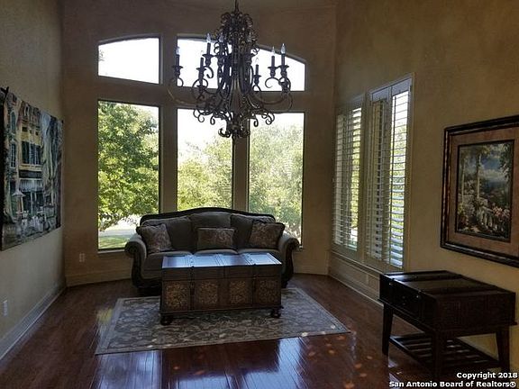 4th image of 276 Canyon Bluffs Dr