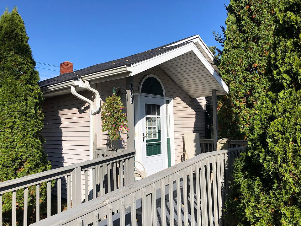 2nd image of 661 Erlwood Path