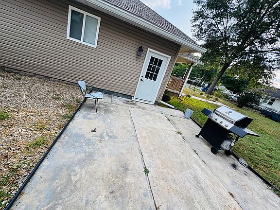4th image of 2440 Hulman St