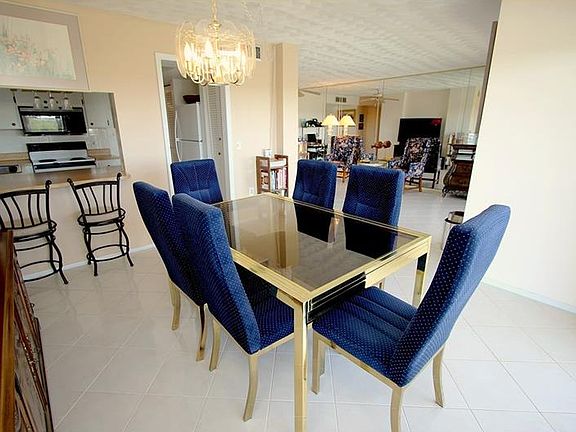 5th image of 19451 Gulf Blvd #Penthouse 3