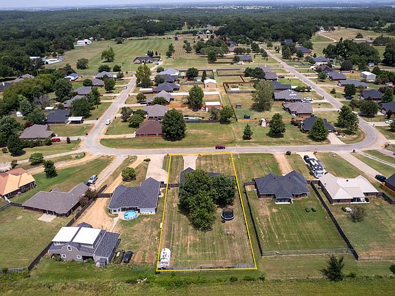 3rd image of 183 Summit Cir