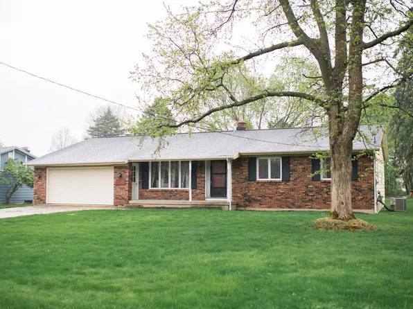 7720 Ridgewood Dr, Jenison, MI 49428