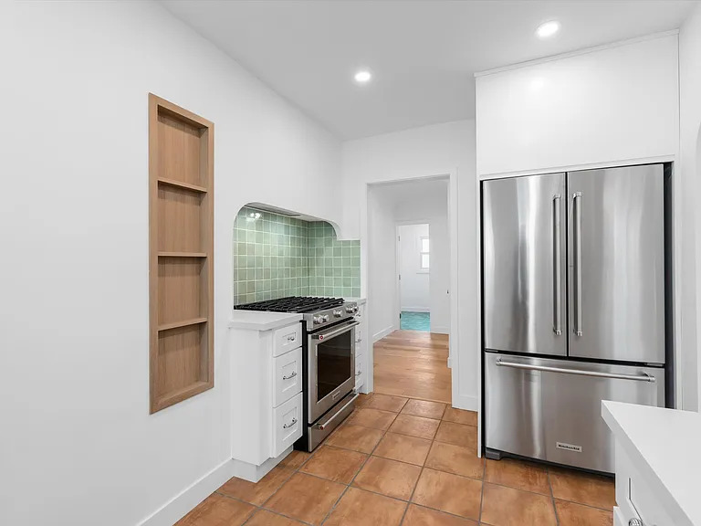 1020 Carol Dr — Photo 15