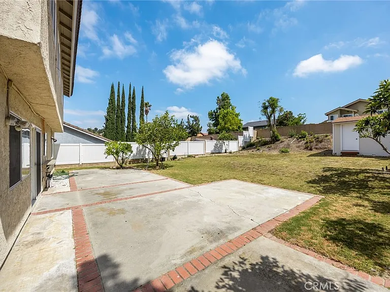 23239 Forest Canyon Dr — Photo 32