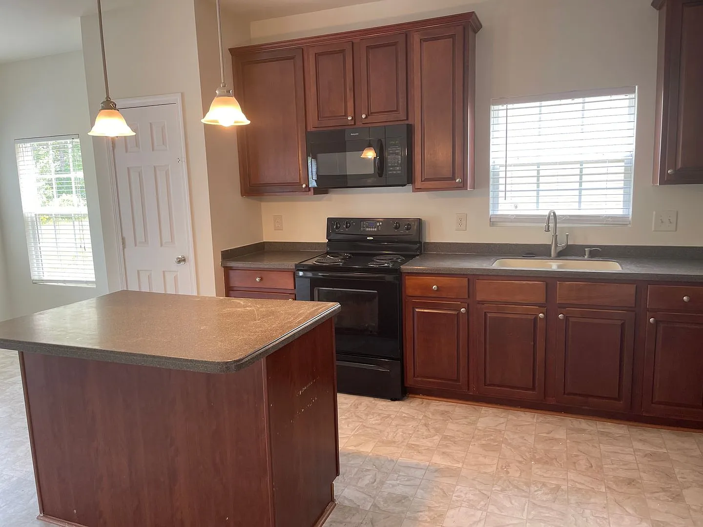Spacious 4 Bedroom Home with Two-Car Garage in Swann's Mill Community — Photo 2