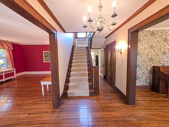 3rd image of 435 Far Hill Rd