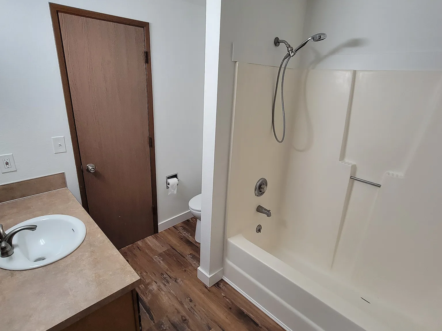 2 bed, 1.5 bath, 1200 sqft, $2,100 — Photo 3