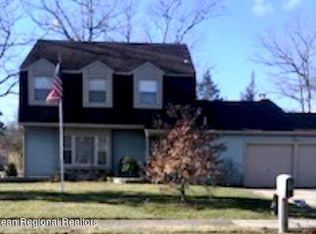 101 Menlow Ct, Toms River, NJ 08755