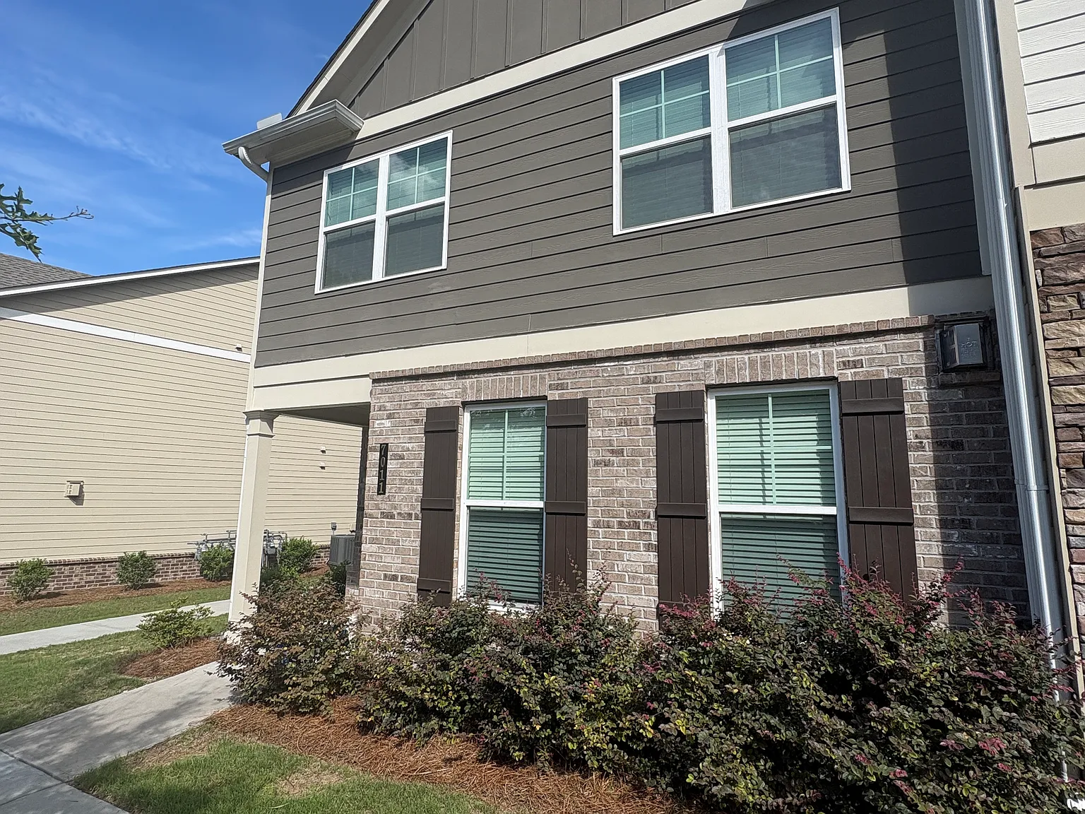 3 bed, 2.5 bath, 1956 sqft, $3,700 — Photo 1