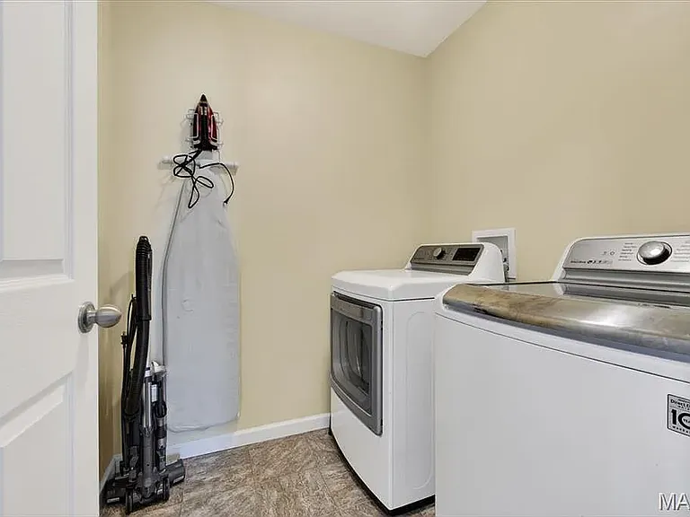 7146 Welsh Dr — Photo 20