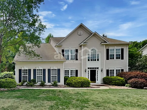 1009 Yarrow St, Matthews, NC 28104