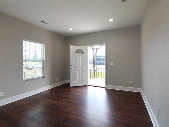 4th image of 3211 Marion Dr