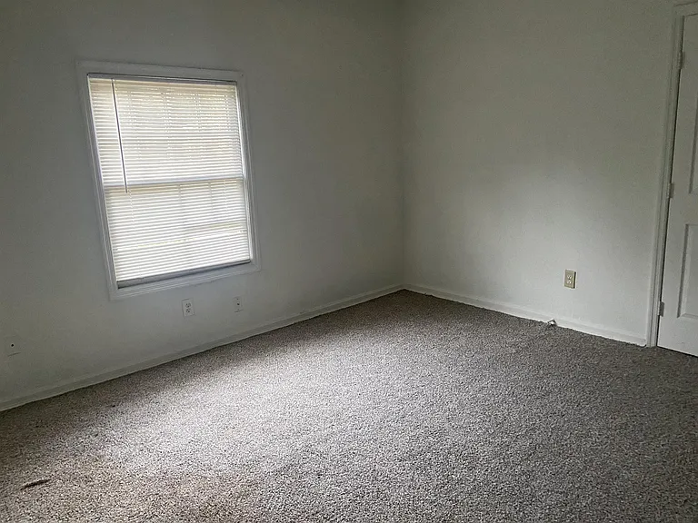 558 Cleveland St — Photo 3