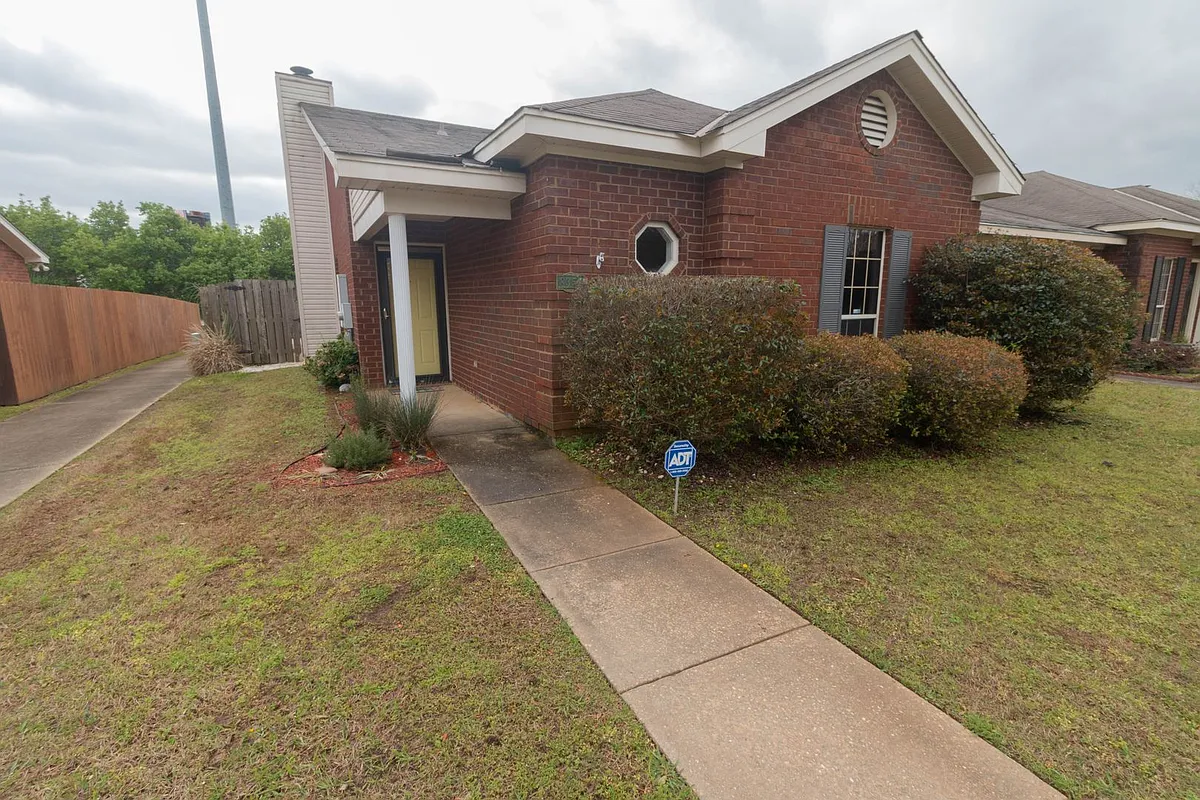 Building Photo - 8357 Grand Oak Ct