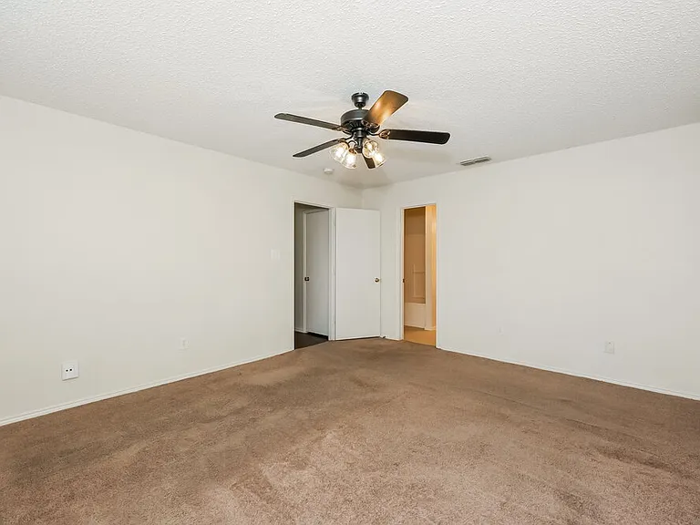 2370 Stagecoach St — Photo 10