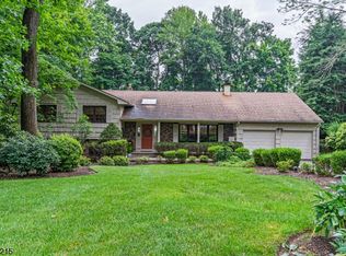 10 Lamoureux Ln, Wayne, NJ 07470