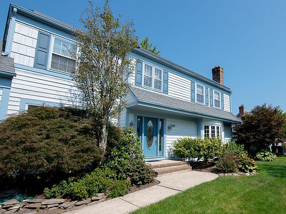 3rd image of 237 Jumping Brook Dr