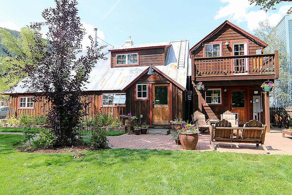 1st image of 209 Whiterock Ave