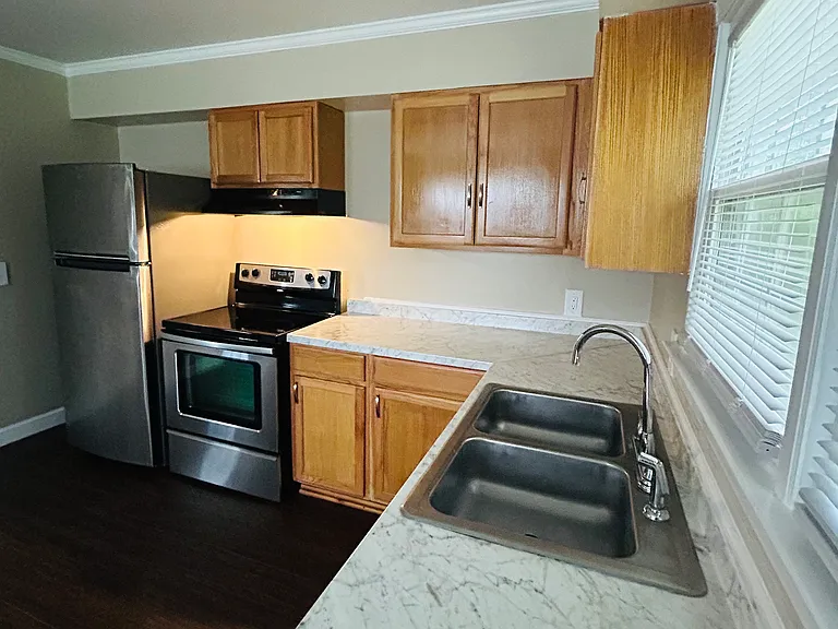 210 Park Ave #B — Photo 8
