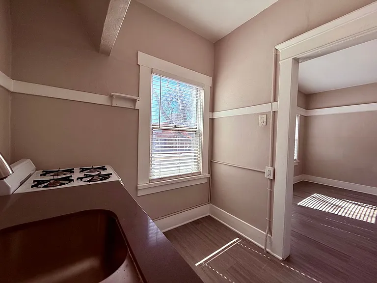 406 Linden Ave — Photo 6