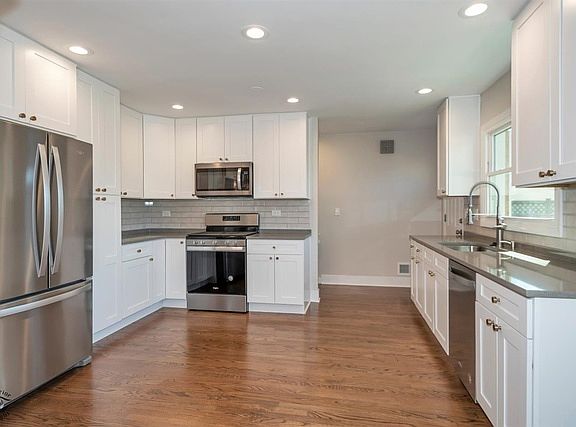 5th image of 11019 Martindale Dr