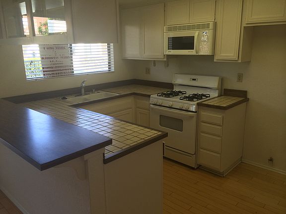 576 Chapala-Kitchen_03252015