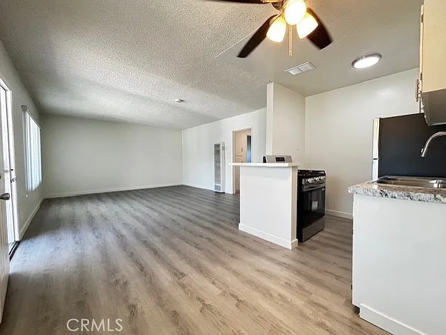 1835 W Crestwood Ln #1 — Photo 7