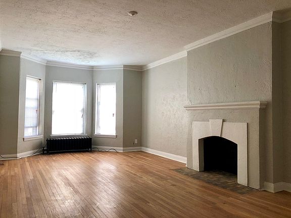 5th image of 2950 S Moreland Blvd