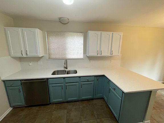 5th image of 372 Woodfield Square Ln
