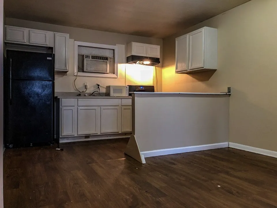23 Alice Ave #9