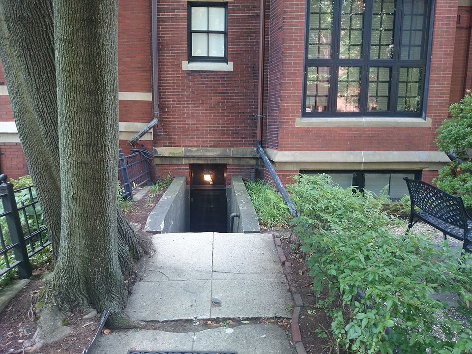 2nd image of 324 Marlborough St
