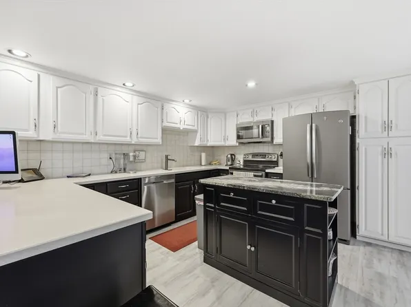 929 Shaker Rd APT 17, Westfield, MA 01085
