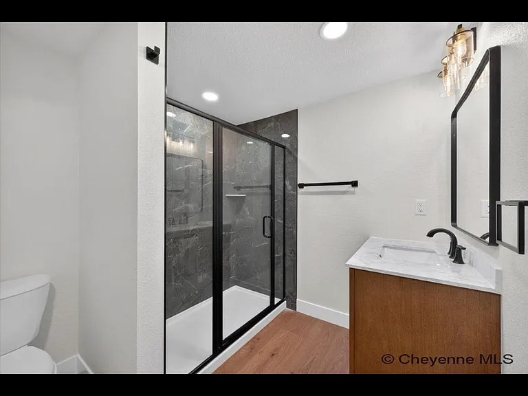 117 E 3rd Ave — Photo 7