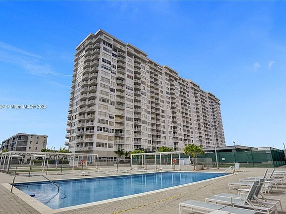 4th image of 18031 Biscayne Blvd APT 1403