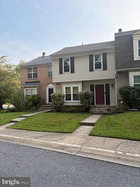 2nd image of 9 Climbing Ivy Ct