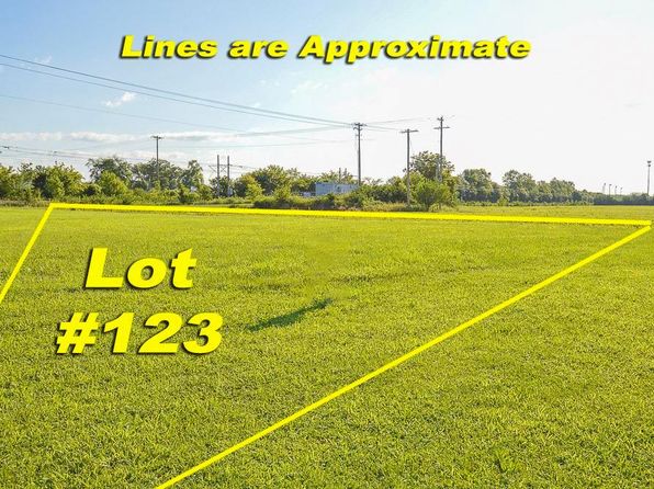 3300 Berwin Green Dr, Belleville, IL 62220
