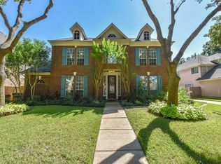 619 Winston Ln, Sugar Land, TX 77479