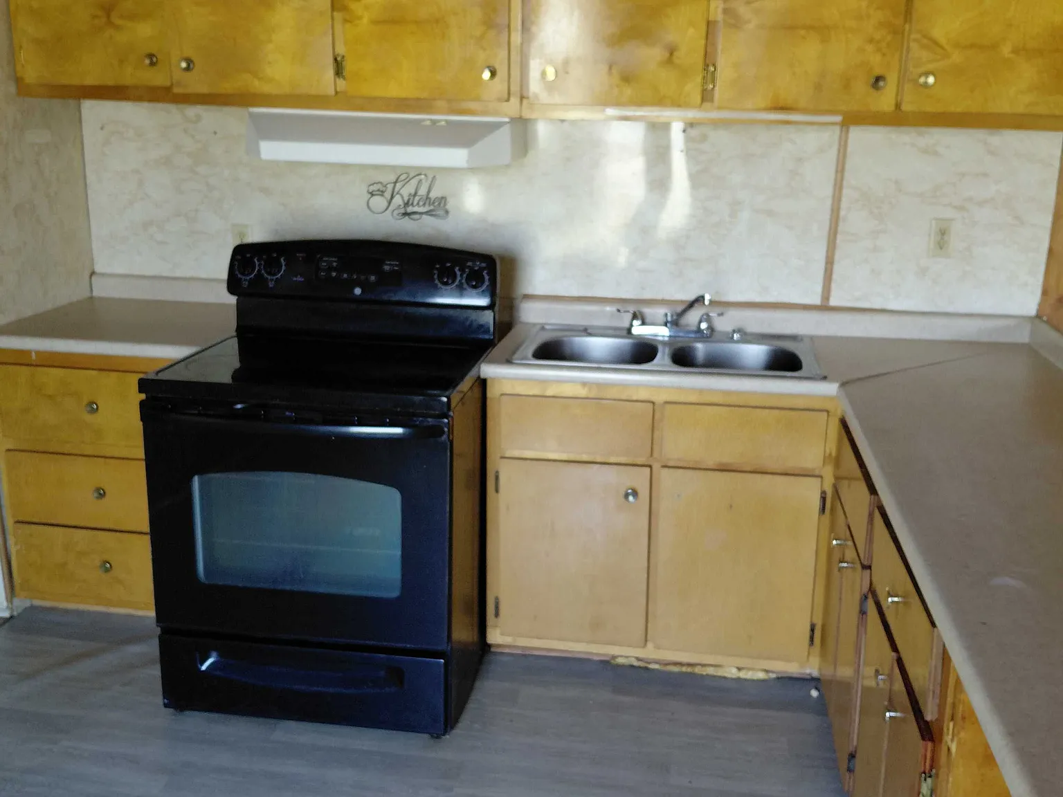 3 bed, 1.5 bath, $699 — Photo 2