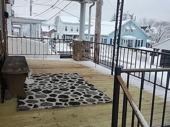 3rd image of 212 E Market St