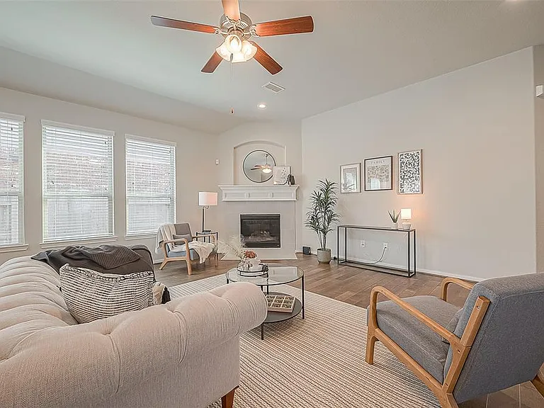1711 Dominion Heights Ln — Photo 1