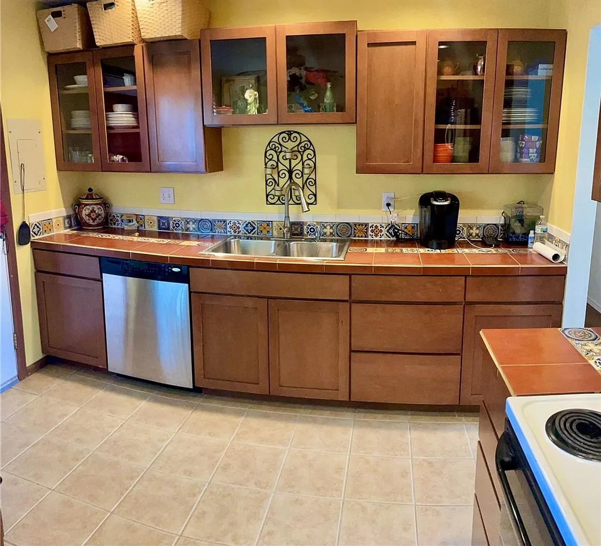 Charming, Updated Ranch Home in Established Neighborhood!! — Photo 3