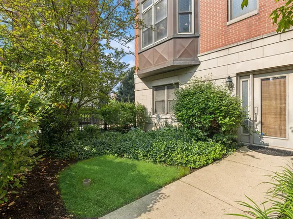 743 W 15th St, Chicago, IL 60607