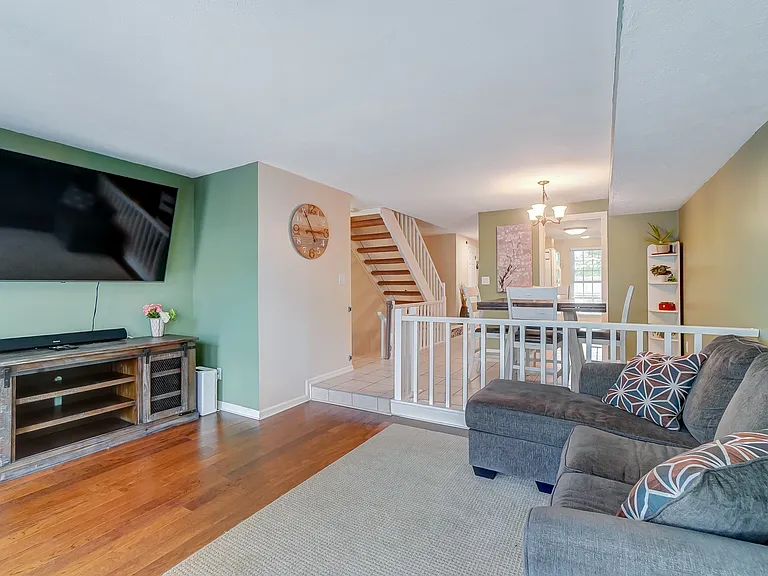 8064 Hetz Dr — Photo 19